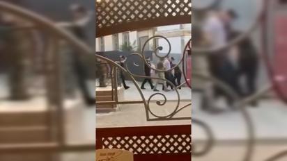 В Мукачево мужчина угрожал полицейским и военным ножом