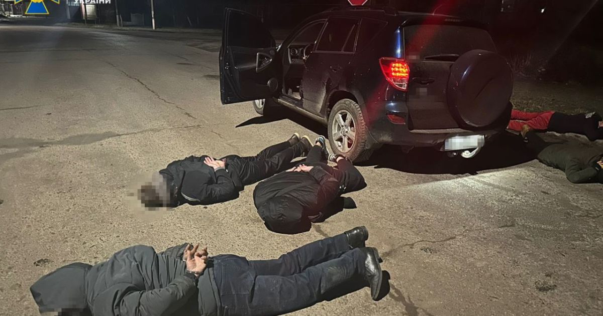 Затримані організатори "схеми" переправлення ухилянтів за кордон