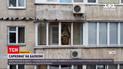 В центрі Києва на балконі багатоповерхівки помітили саркофаг: звідки він там і навіщо