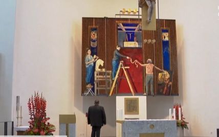 Богоматерь в джинсах: в Германии в церкви святого Клеменса написали неcтандартную алтарную картину