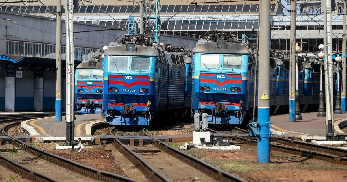 Вагоны сошли с рельсов в днепропетровской области и перегородили дорогу пассажирским поездам