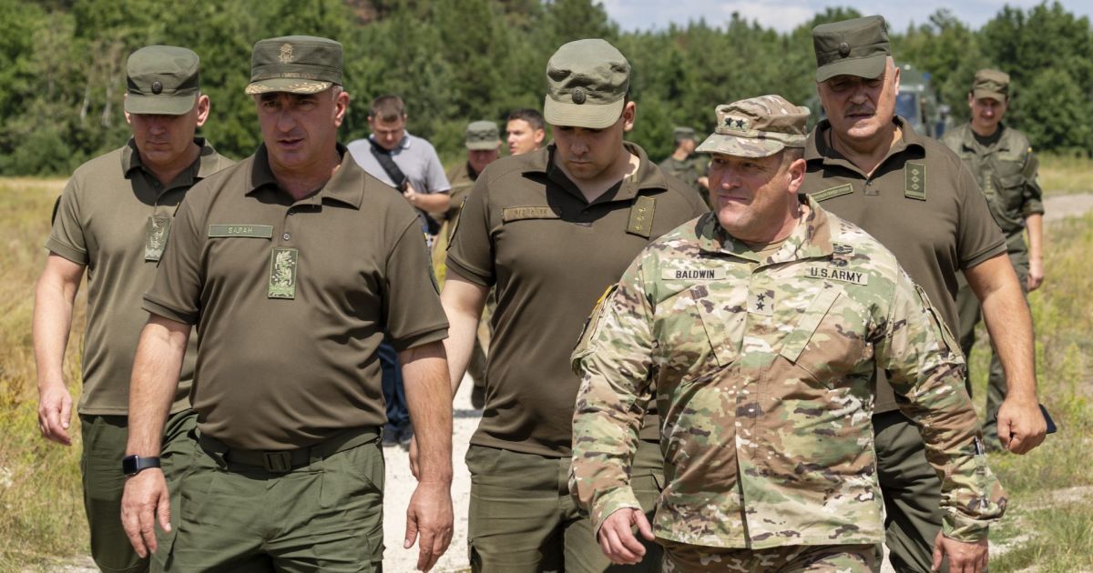 Генерал Болдуін під час відвідин України 2019 року