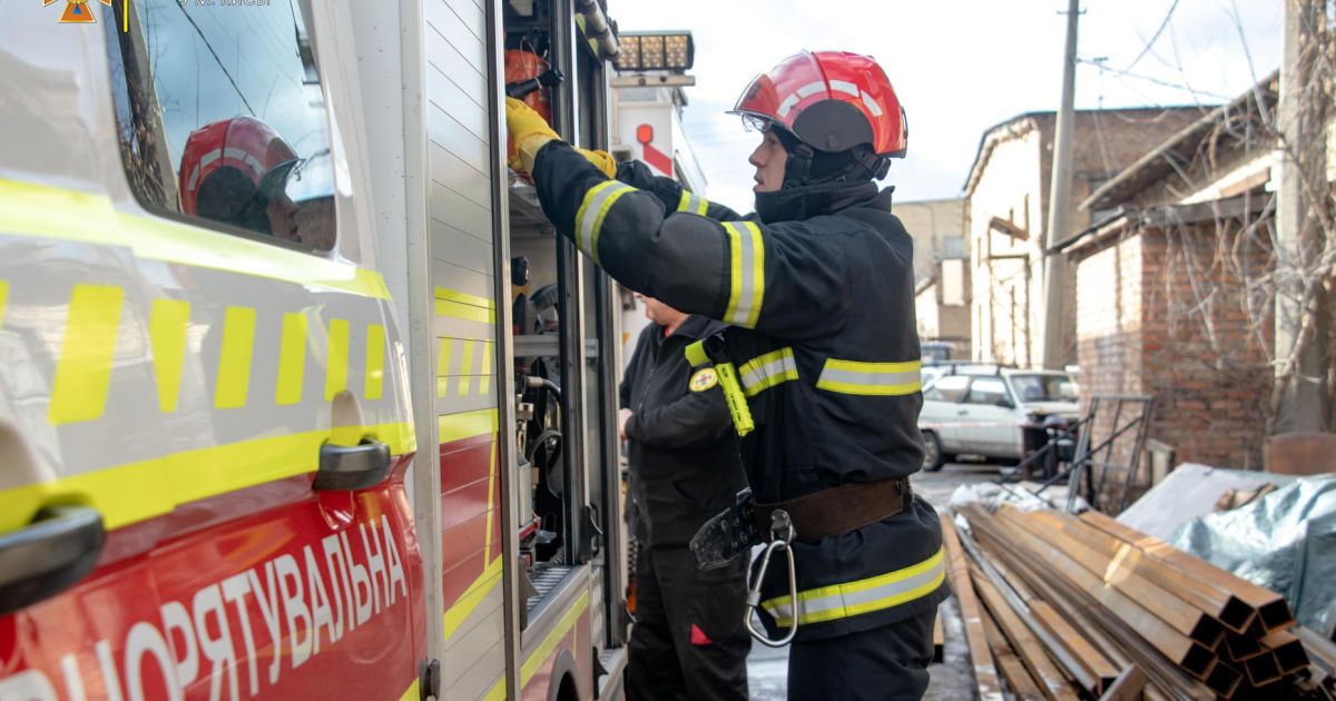 У Києві чоловіка привалило на підприємстві промисловим устаткуванням вагою 9 тонн