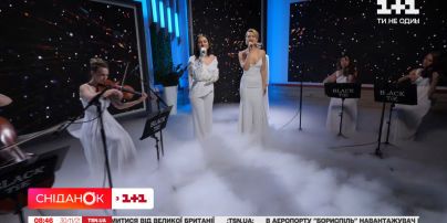 Вера Кекелия, Марта Адамчук и струнный квартет "Black Tie" исполнили песню "Запроси мене у сни"