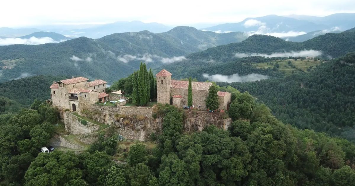 В Іспанії туристам здають в оренду середньовічний замок