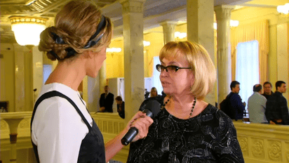 Еркектер түрмедегі еркекті сигийді