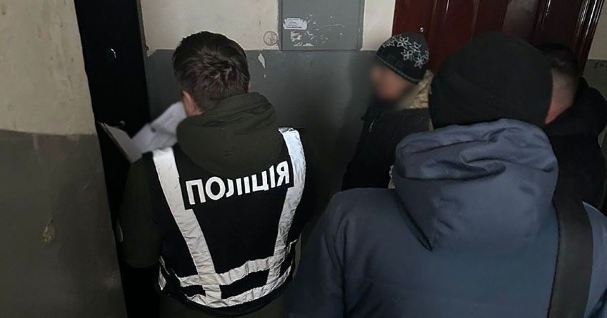 В Киеве полиция наведалась к мужчине, предлагавшему уклонистам "откупиться" от мобилизации