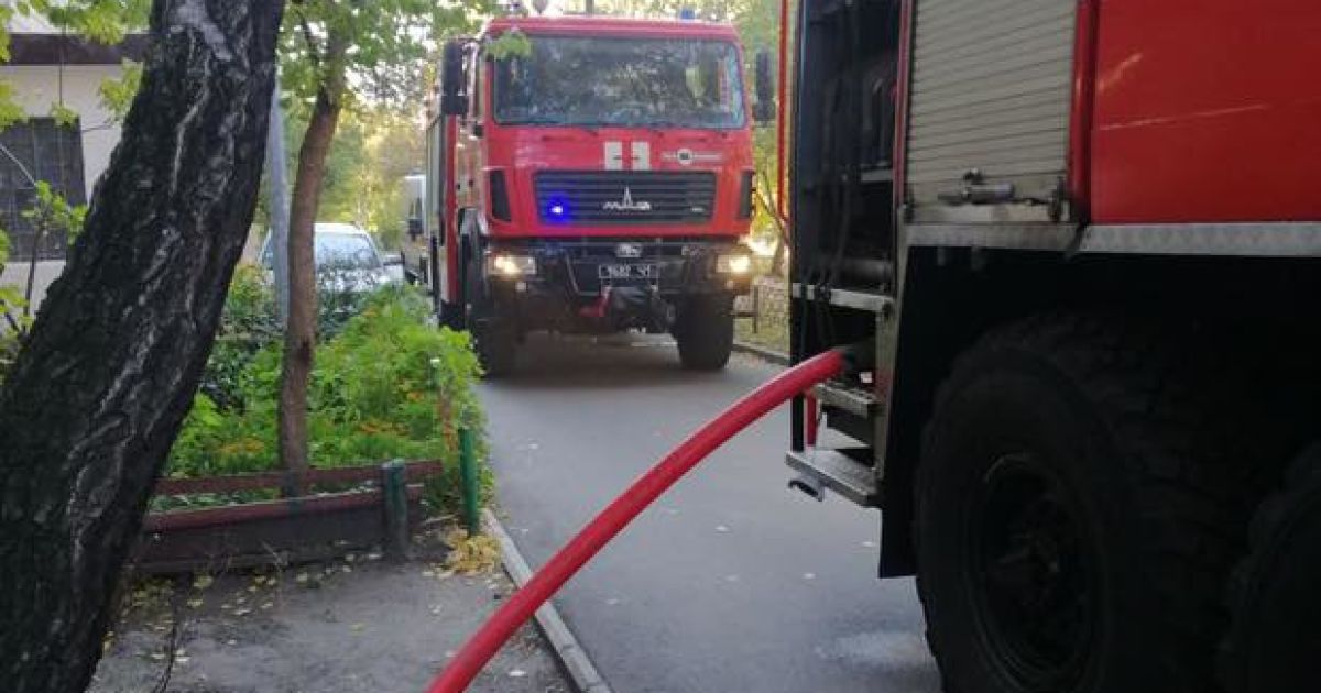 У Києві під час пожежі у квартирі вчаділи чоловік та дружина