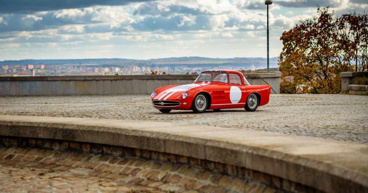 Собрали с обломков двух спорткаров: Skoda реставрировала уникальное купе