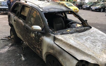 В Днепре сожгли автомобиль главного редактора газеты "Заря"