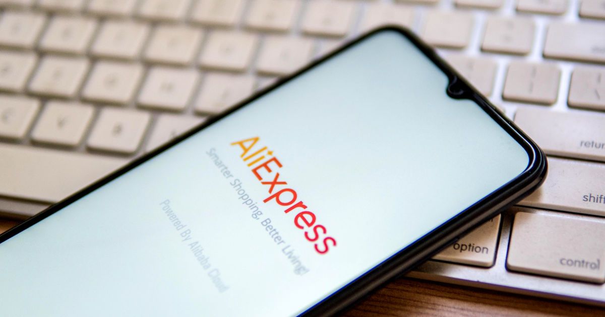 "Укрпошта" та "Нова пошта" відновлюють доправлення товарів з AliExpress