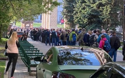 "Укрпочта" начинает продажу новой марки с российским кораблем: как и где купить