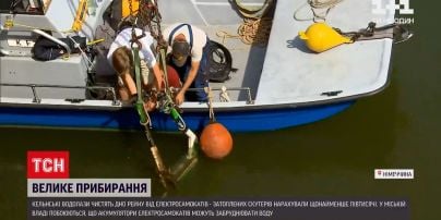 Новости мира: кельнские водолазы чистят дно Рейна от электросамокатов