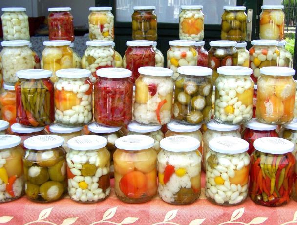 Где хранить консервацию, если нет погреба и подвала: лучшие места в квартире или доме