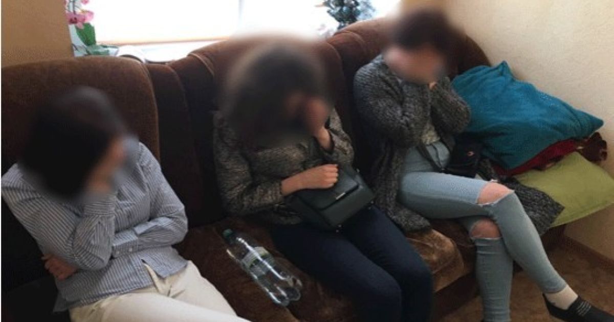 Інтернет-"полуничка": у Черкасах правоохоронці накрили порностудію із 30 дівчатами _7 / © Департамент коммуникаций Нацполиции Украины