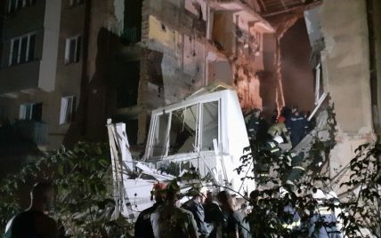 На Львівщині обвалився під'їзд будинку після вибуху газу: щонайменше 5 постраждалих