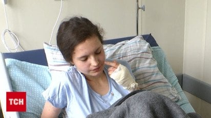 Під час атаки на Київ дівчина вилетіла з 9-го поверху і вижила