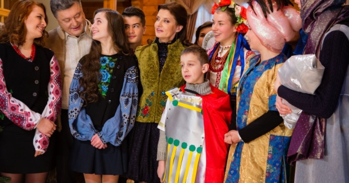 Порошенко в домашней обстановке поздравил украинцев с Рождеством