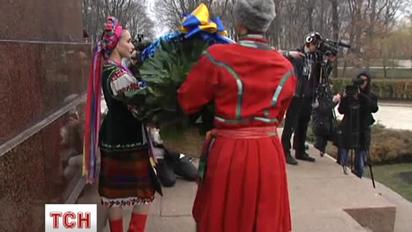 Яценюк назвал три варианта выхода из кризиса