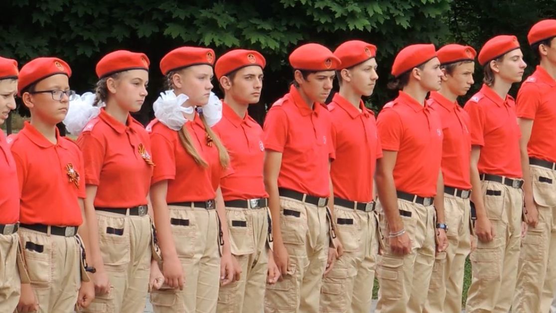 У Маріуполі окупанти створили так звану "юнармію ДНР" — Укрaїнa — tsn.ua