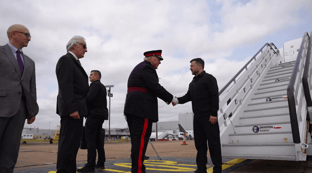 «Вікно для переговорів відкривається»: Зеленський прибув до 
