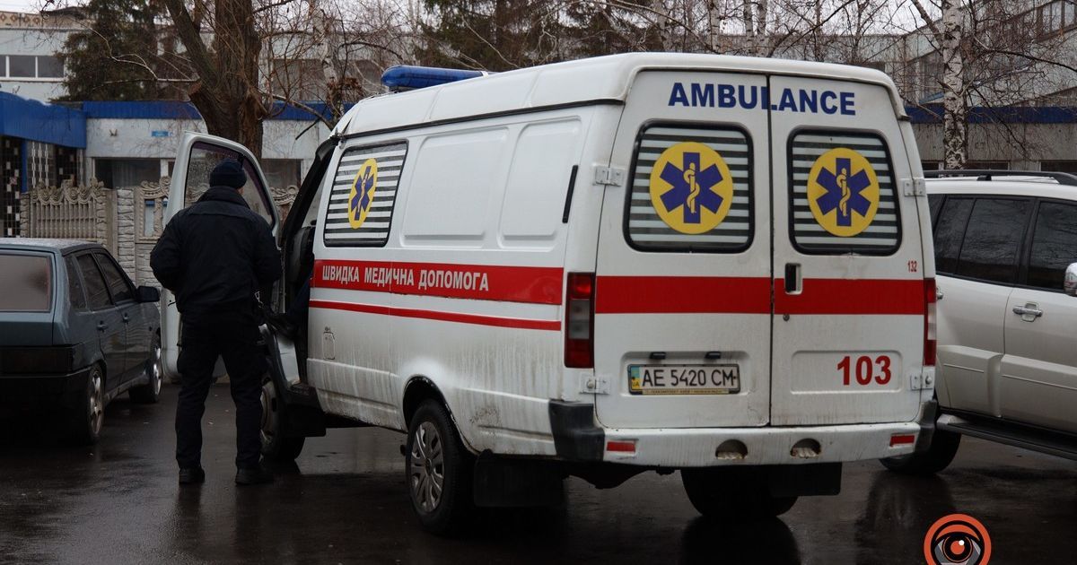 В Днепре "заминировали" школу: из здания эвакуировали почти 600 человек