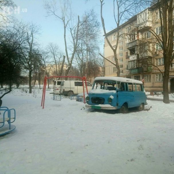 Автобус, в якому знайшли обледеніле тіло чоловіка