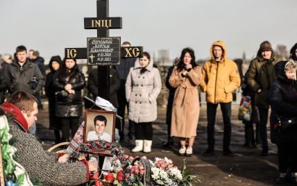 Единственное, что осталось – фартук: в Днепре похоронили 17-летнего парня, погибшего от ракеты россиян