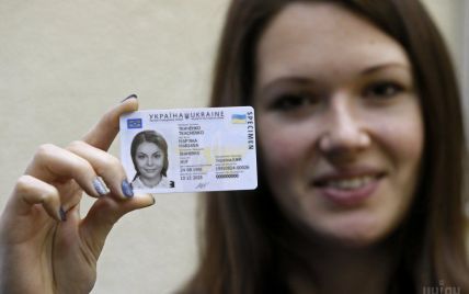 В Украине официально стартовал переход на новые ID-паспорта