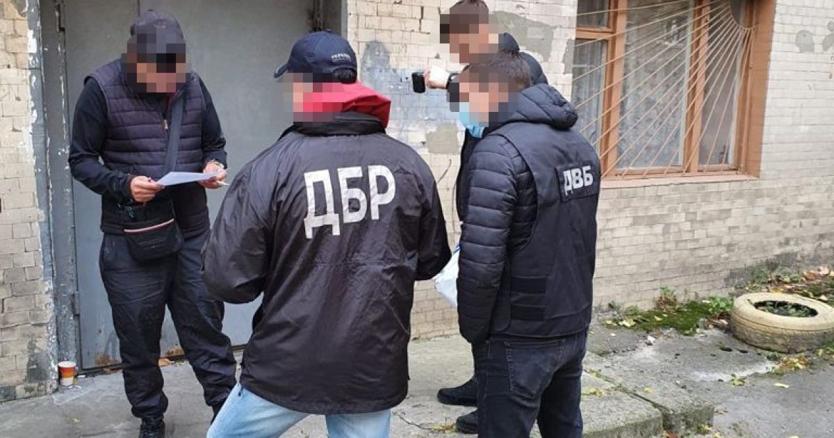 Жорстоке побиття підозрюваного під час затримання: у Києві двом оперативникам повідомлено про підозру