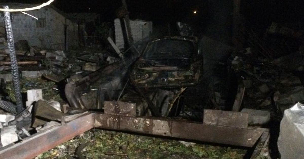 Взорвалась машина и газовые баллоны, которые стояли в гараже. / © Фото Валерии Ковалинской/ТСН