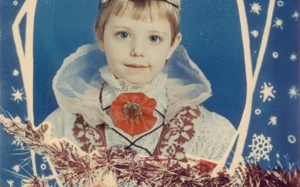 Надя Дорофеева в детстве примерила образ принцессы / © пресс-служба канала "1+1"