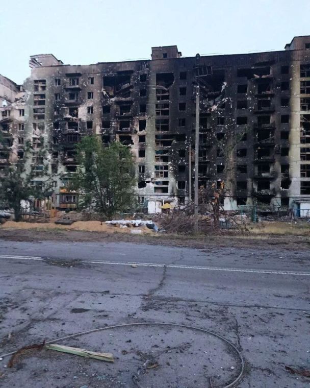 Одна з багатьох зруйнованих багатоповерхівок Сєвєродонецька / © Сергій Гайдай
