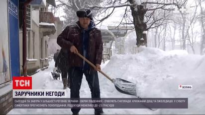 Погода в Україні: снігопади, крижаний дощ і ожеледиця і далі випробовують регіони