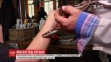 Необычная СПА-процедура: в немецкой парикмахерской предлагают массаж от полутораметрового питона