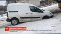 Из-за прорыва водопровода машина провалилась под асфальт на Львовщине