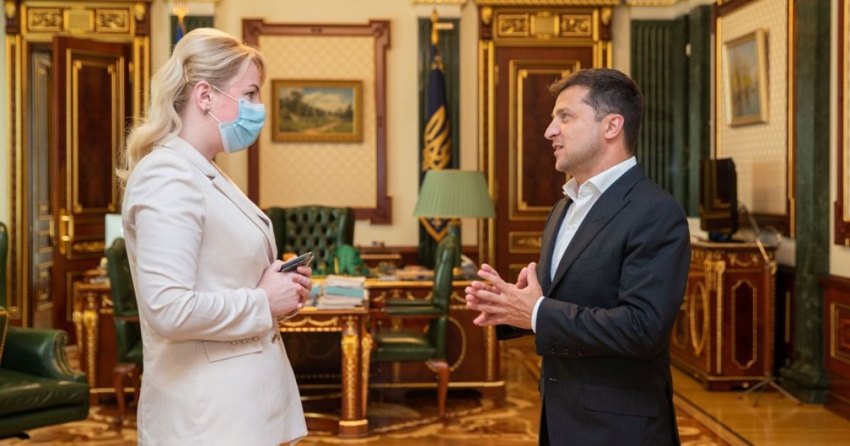 Вручив посвідчення та побажав успіхів: Зеленський призначив нову очільницю Івано-Франківської ОДА