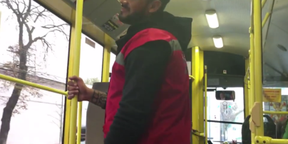 Сексапільний кондуктор тролейбуса в Києві підкорив своїми танцями