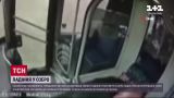 Автобус влетел в озеро: головокружительную аварию зафиксировали камеры наблюдения
