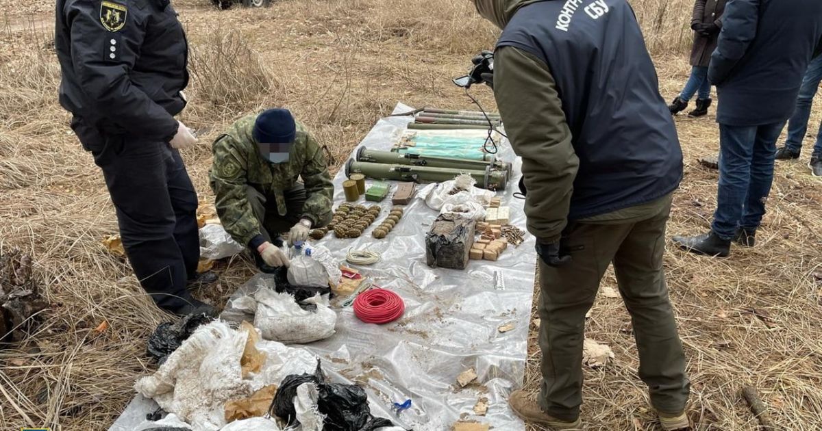У Харкові СБУ виявила схованку зброї російського виробництва