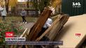 Новини України: у Рівному завершили розслідування щодо чоловіків, які з балкона викинули диван