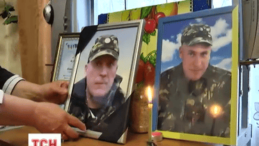 В Луцке отец, который не интересовался своим сыном 20 лет, теперь хочет денег за сына-героя