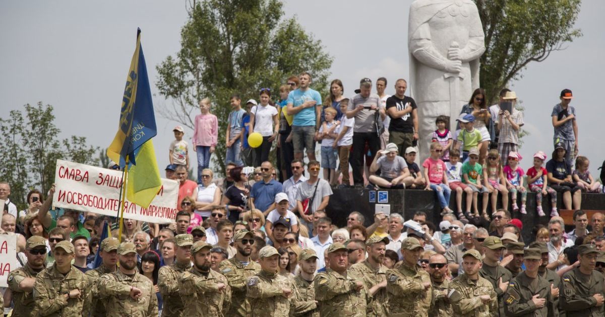 В Мариуполе переименовали проспект в честь защитников Украины