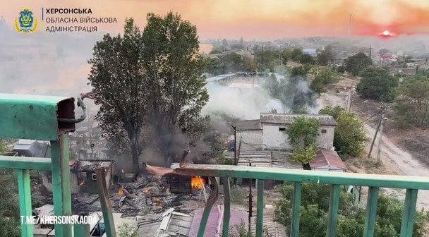 Часть Херсона оказалась в блокаде из-за повреждения моста: видео последсвий удара