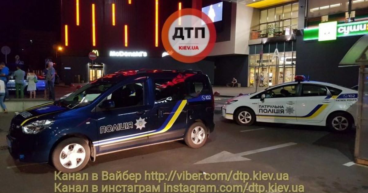 В Киеве на парковке дерзко расстреляли из автомата мужчину