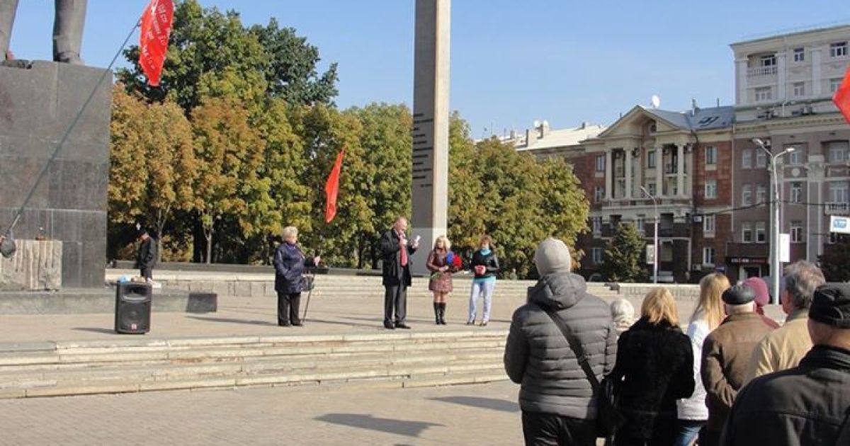 "Ватный" митинг в Донецке / © facebook.com/ Oleksiy Matsuka