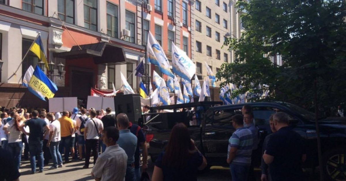 Під будівлею Мін'юсту сталася сутичка між поліцією та прихильниками Саакашвілі