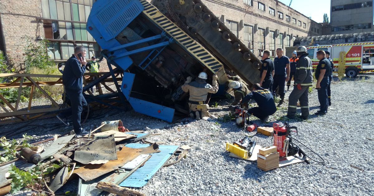 перекинувся кран у харкові_1 / © Управління ДСНС у Харківській області
