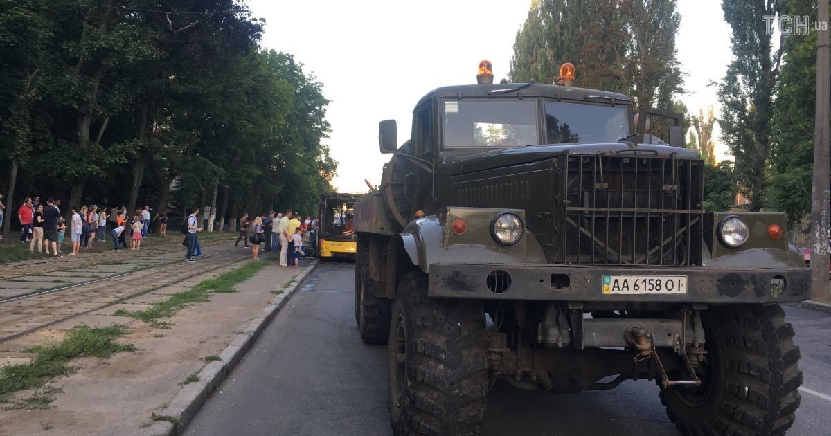 Пожежа автобуса на Дегтярівській_2 / © Фото Валерии Ковалинской/ТСН