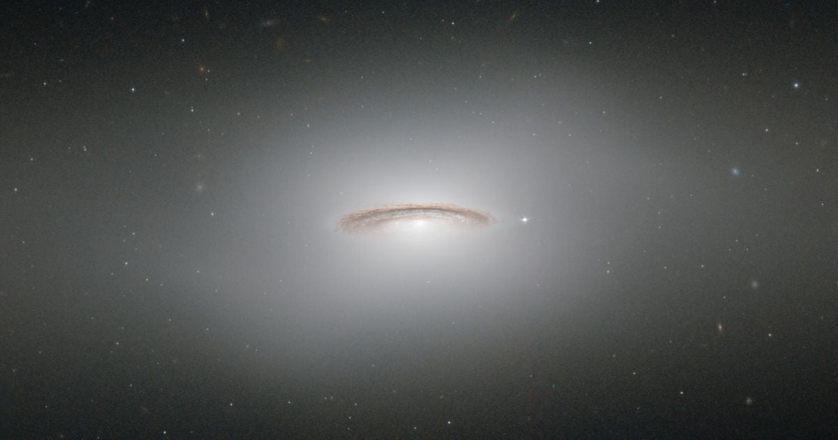 Астрономы впервые зафиксировали гигантские черные дыры на грани столкновения (фото)